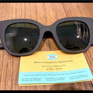 Tom’s Matte Oversized Carey’s Sydney Sunglasses